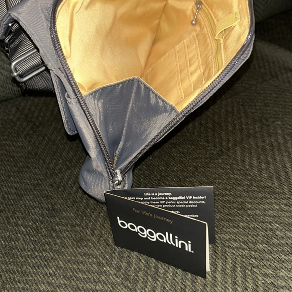 Baggallini Hailey Charcoal Crossover Bag - Picture 6 of 10